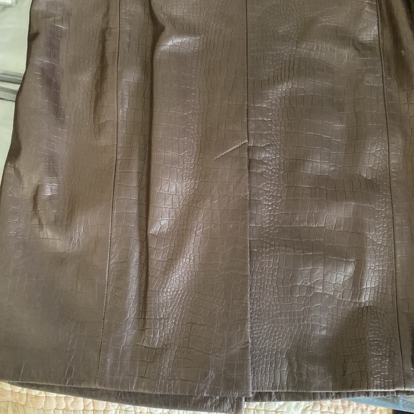 ELLEN TRACY GENUINE LEATHER COAT - Picture 15 of 15